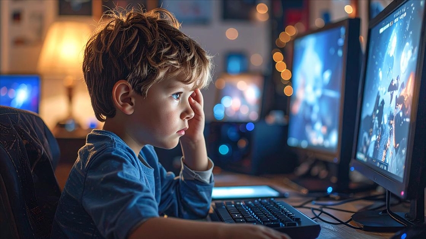 Dijital ekrana maruz kalanlara "göz yorgunluğu sendromu" uyarısı