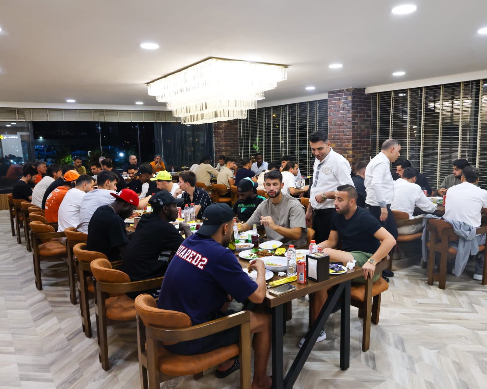 Amedspor - Sivas maçında tribünler boş, kalpler dolu