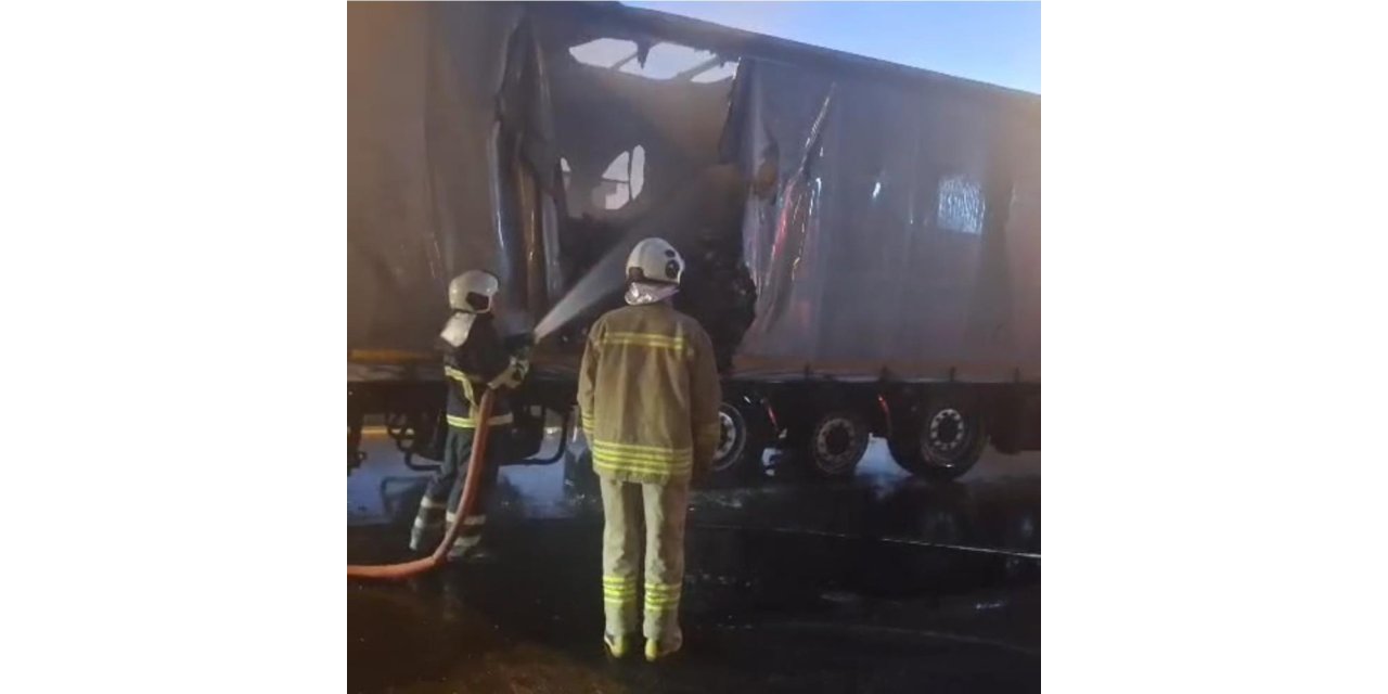 Seyir halindeki TIR alev aldı