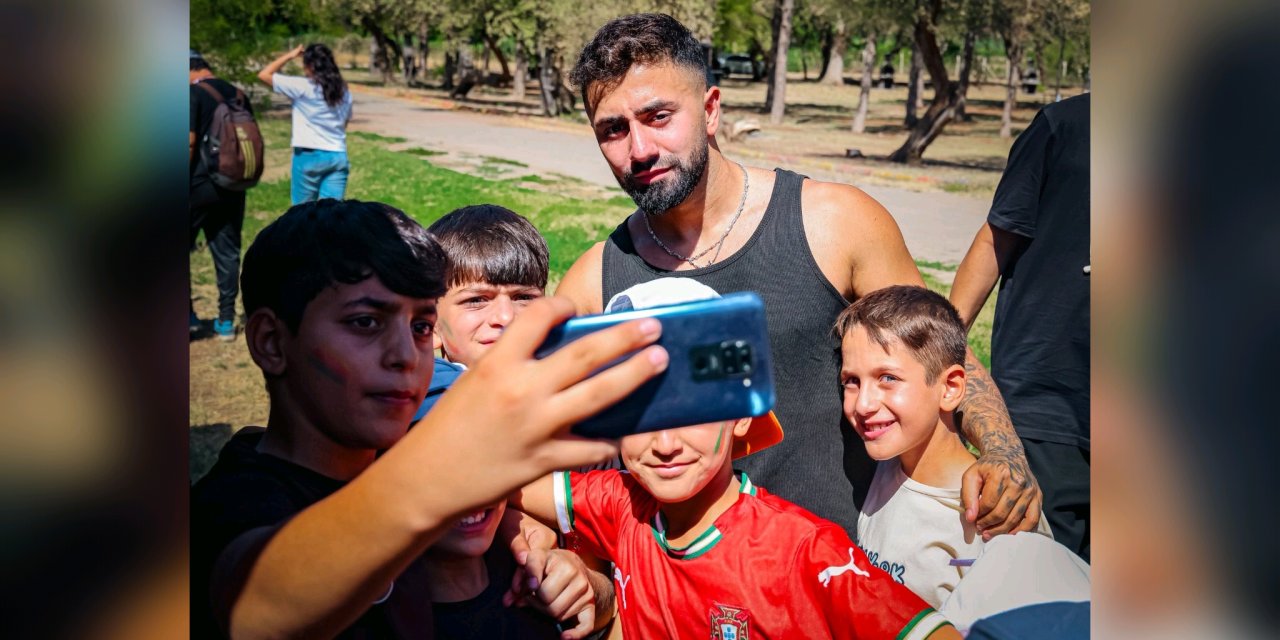 Amedsporlu futbolcular çocuklarla buluştu