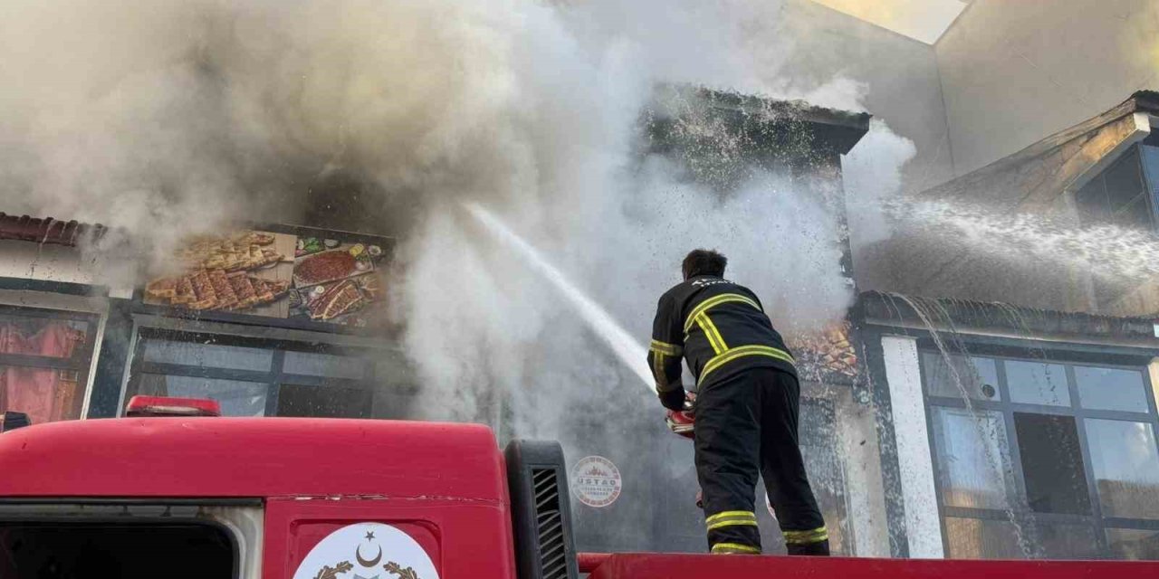 Tatvan’da iş yerinde yangın