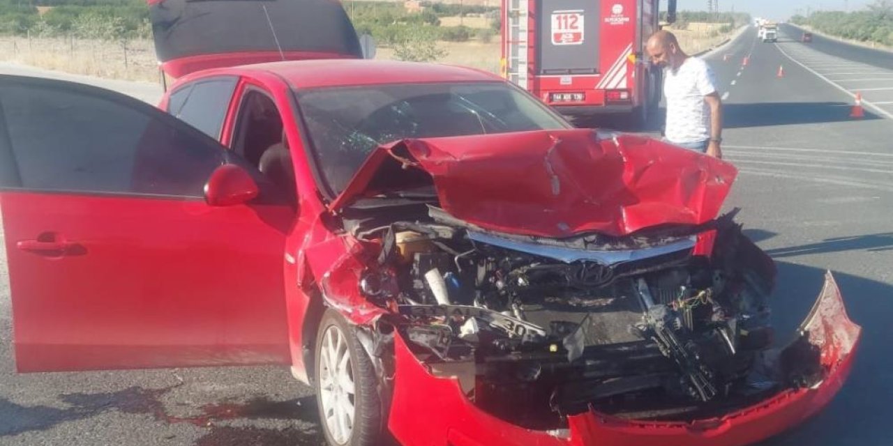 TIR ile Otomobil çarpıştı: 4 yaralı