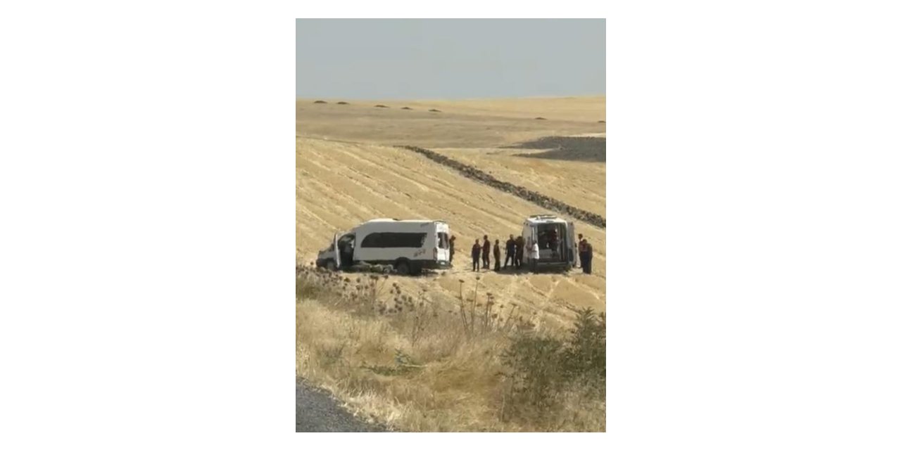 Malazgirt kutlamalarına giden minibüs devrildi: 10 yaralı