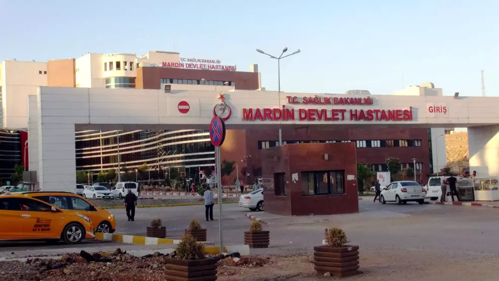 Mardin'de otomobil devrildi: 3 yaralı