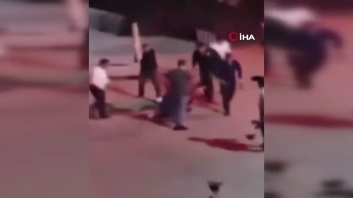 7 kişi bir adamı sokakta darp etti