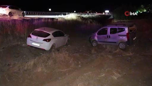 İki otomobil çarpıştı: 9 yaralı