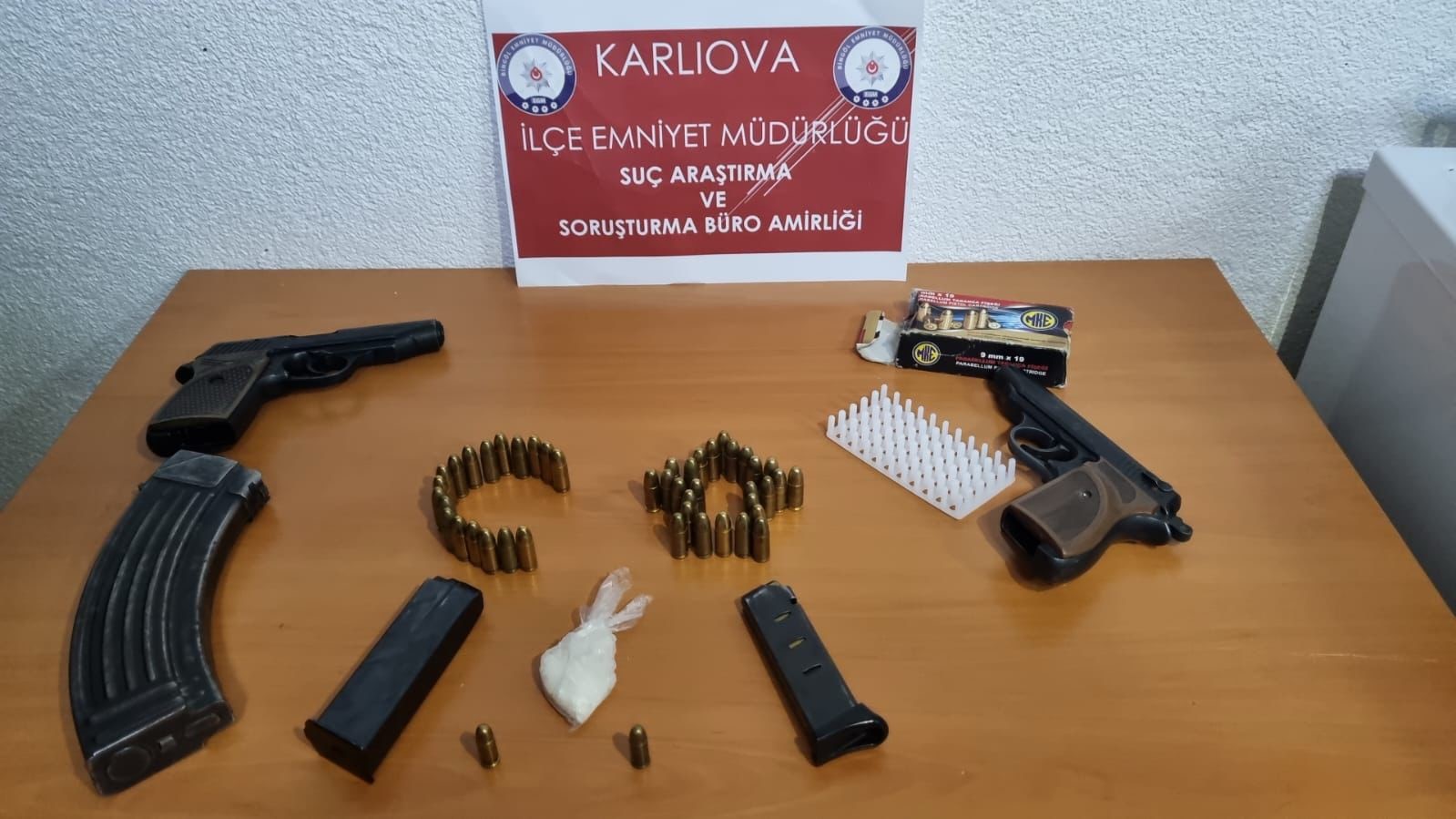 Bingöl’de uyuşturucu ve kurusıkı tabanca ele geçirildi