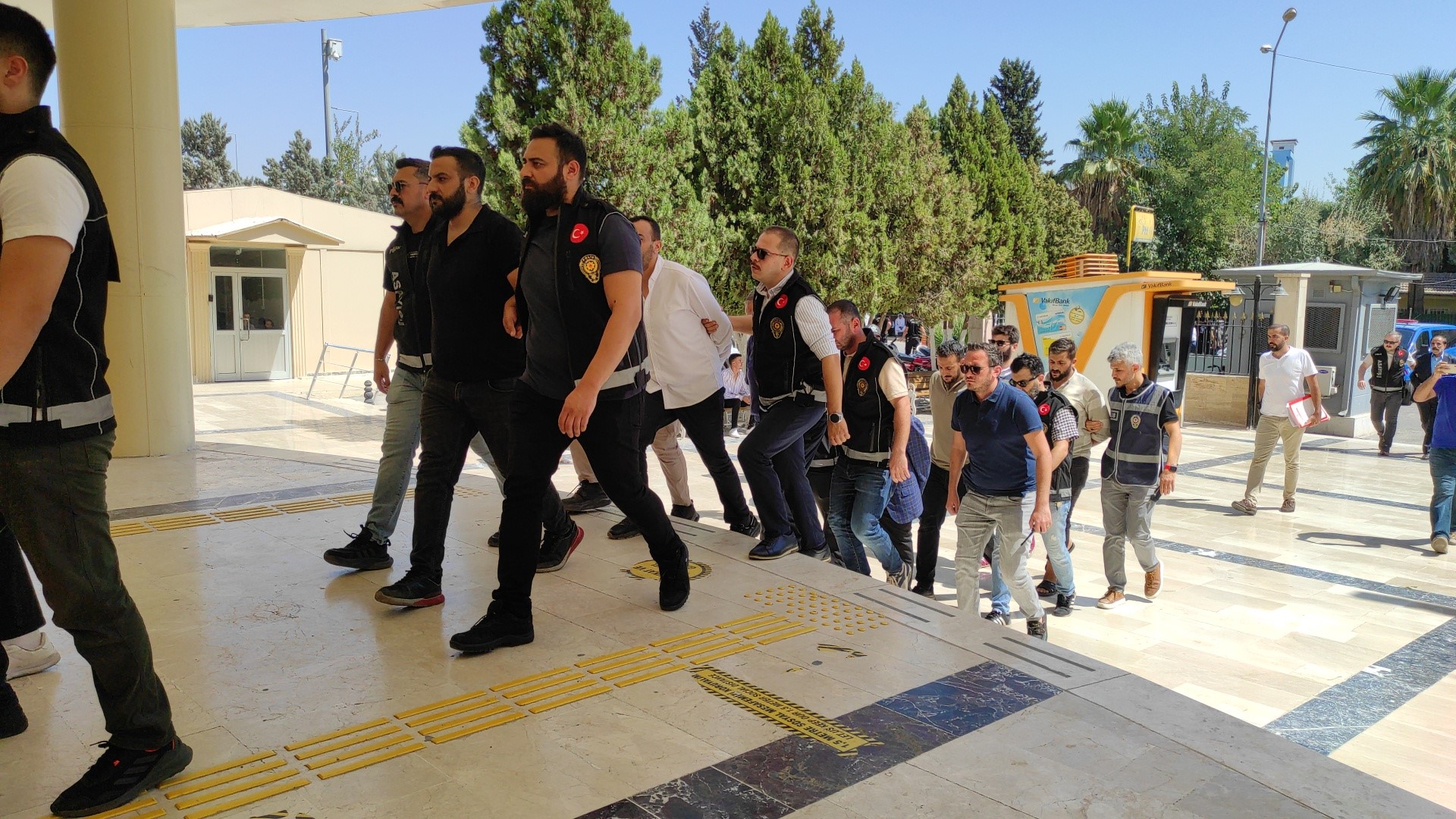 Pompalı tüfekli saldırıya 8 gözaltı