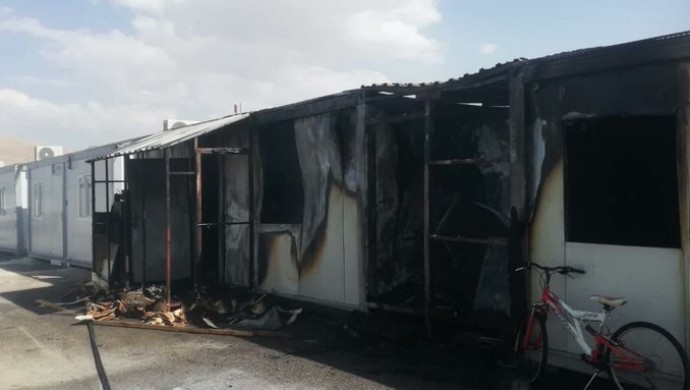 Deprem konteynerinde yangın: Bir çocuk öldü