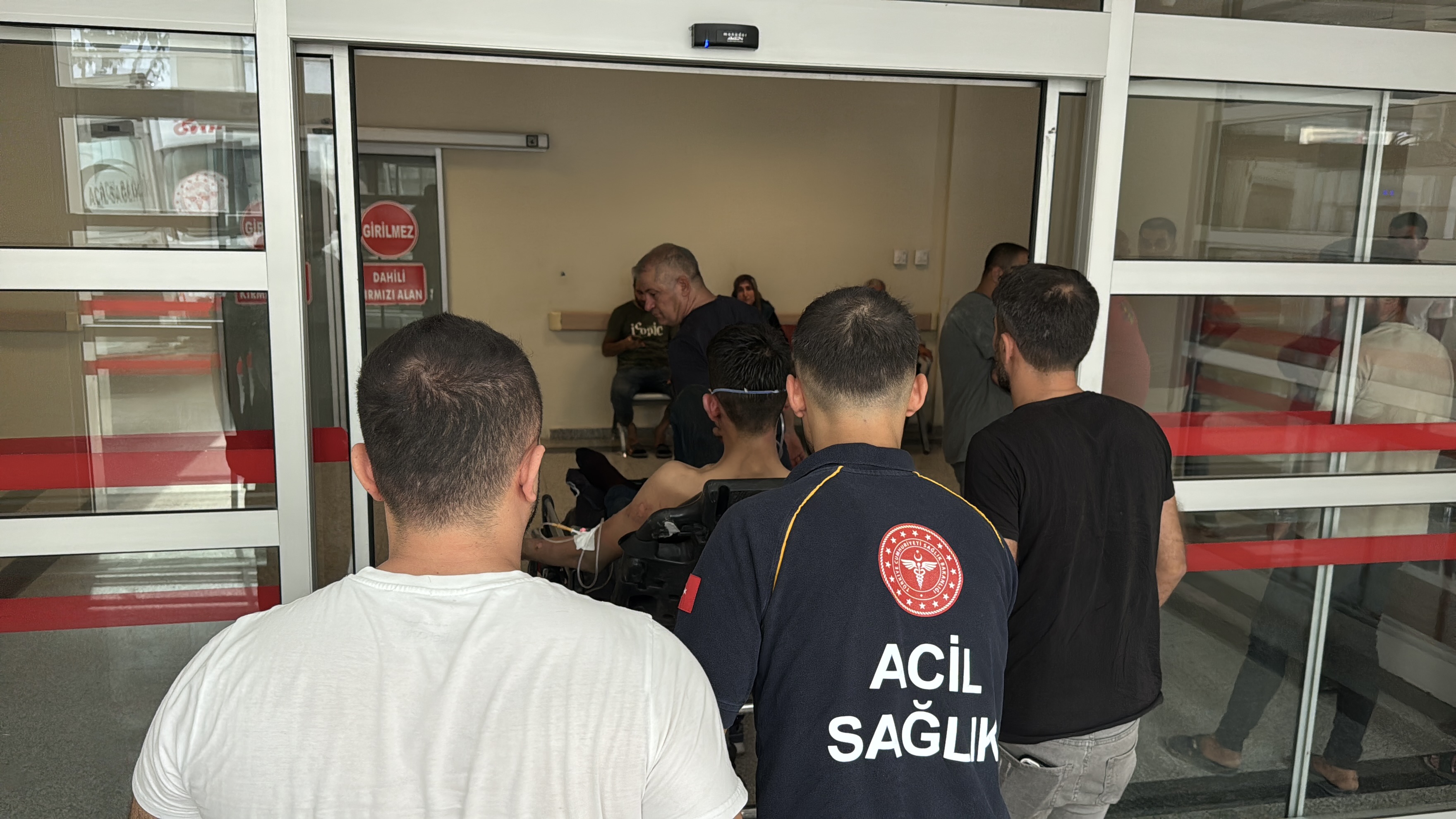 Egzoz patladı, işçiler hastanelik oldu