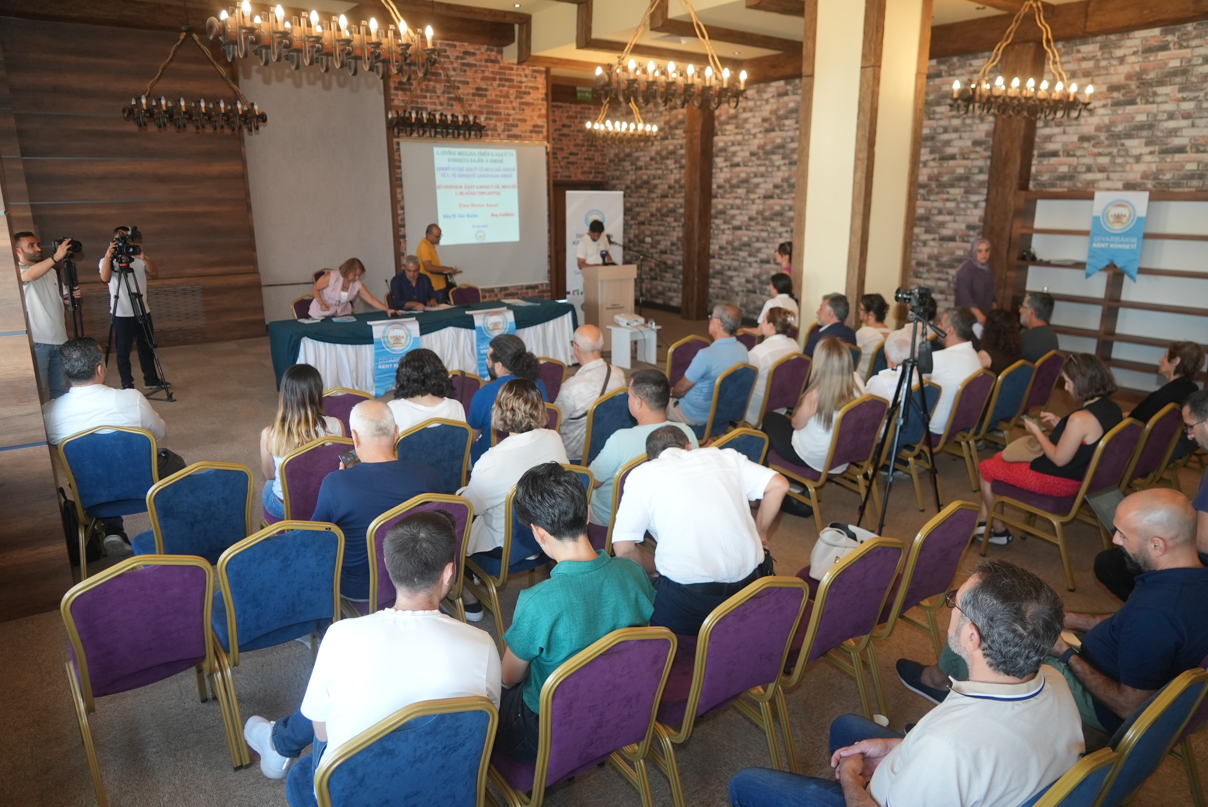 Diyarbakır’da Dil Meclisi kuruldu