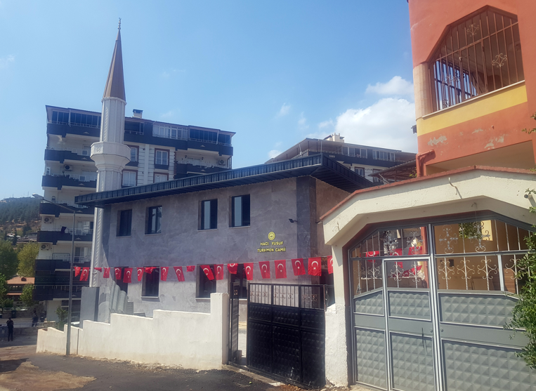 Deprem sonrası yıkılan cami yeniden açıldı