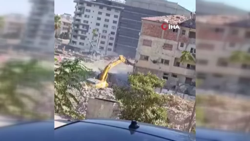 Yıkım faciasından saniyelerle kurtuluş