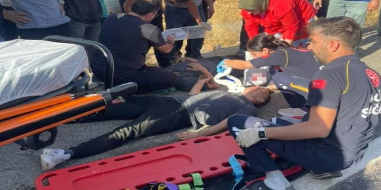 Diyarbakır'da otomobilin tekeri patladı: Baba ve oğlu yaralandı