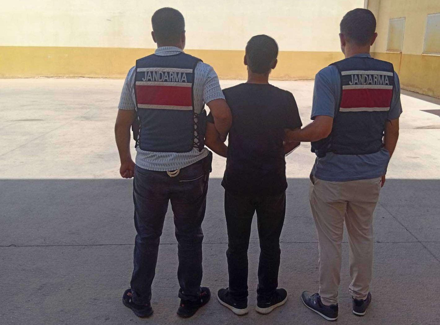 15 yıl cezası bulunan dolandırıcı yakalandı