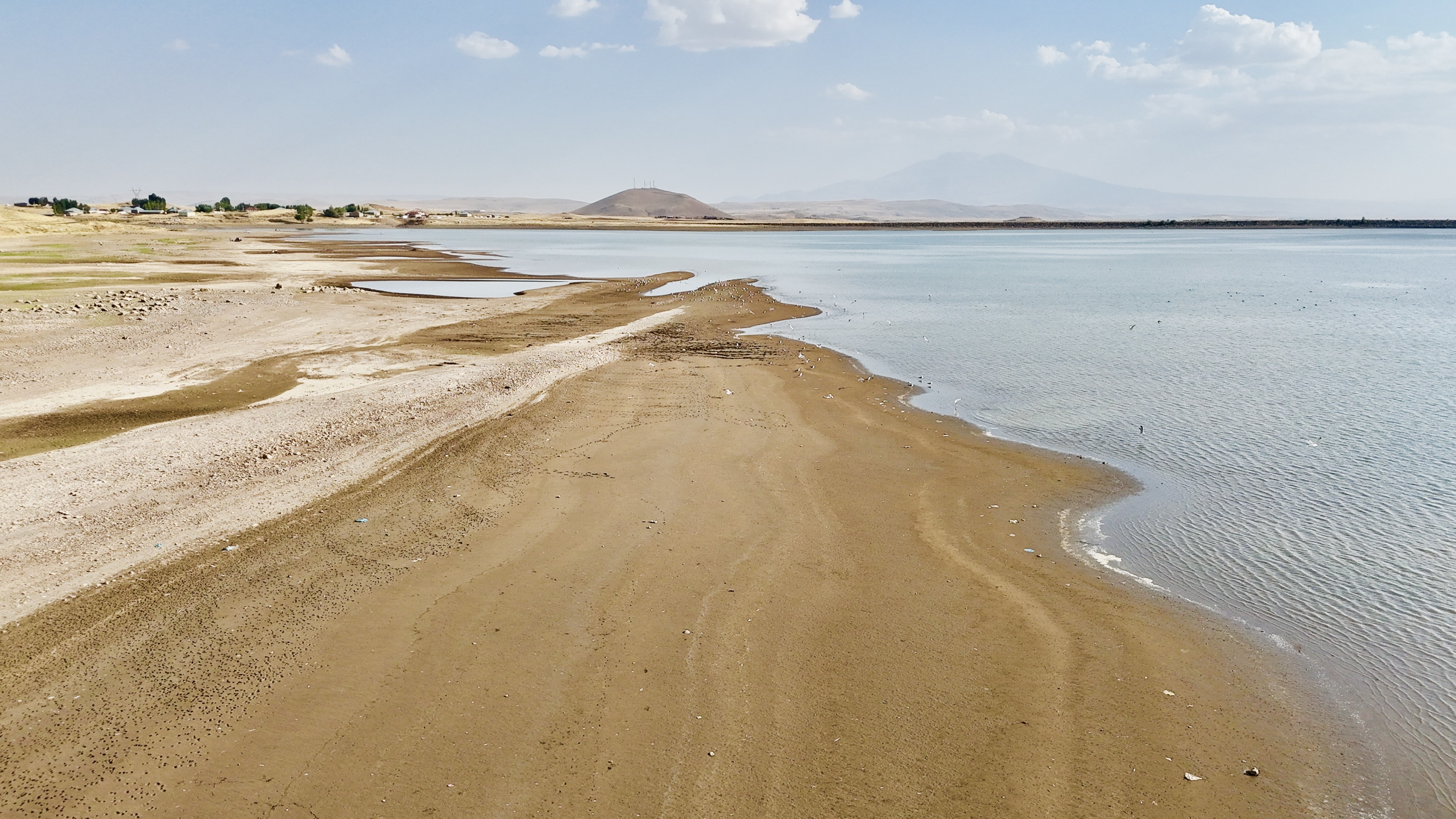 Patnos Barajı kuraklık nedeniyle çekildi