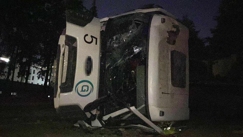 Yük boşalttığı sırada kamyonun altında kaldı