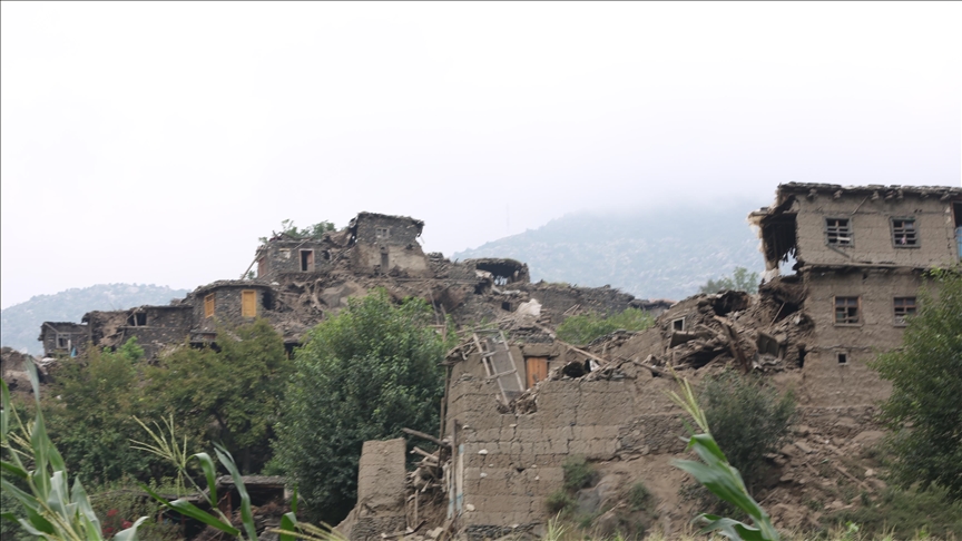 Afganistan'da depremde ölenlerin sayısı 2 bin 205'e yükseldi