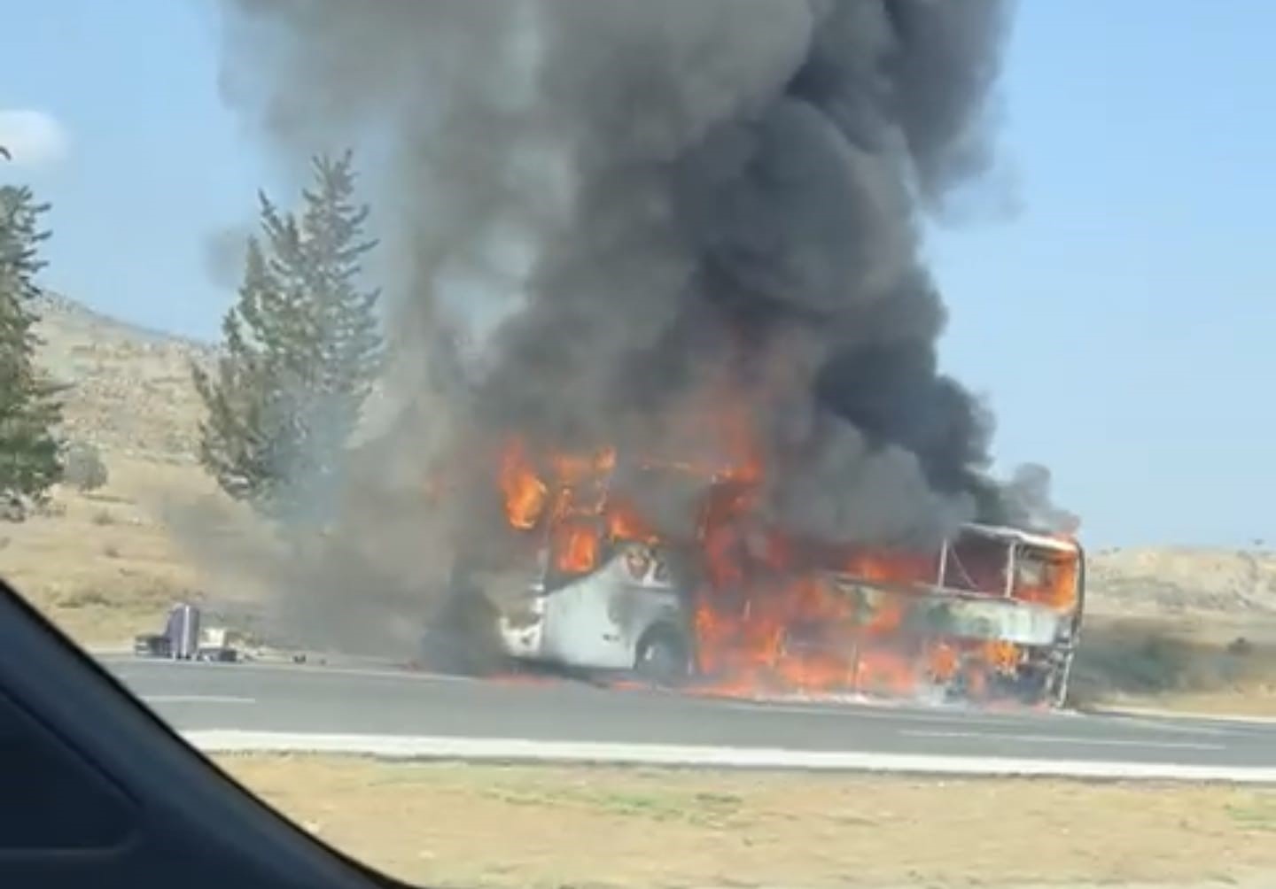 Yolcu otobüsü alev aldı: 34 kişi tahliye edildi