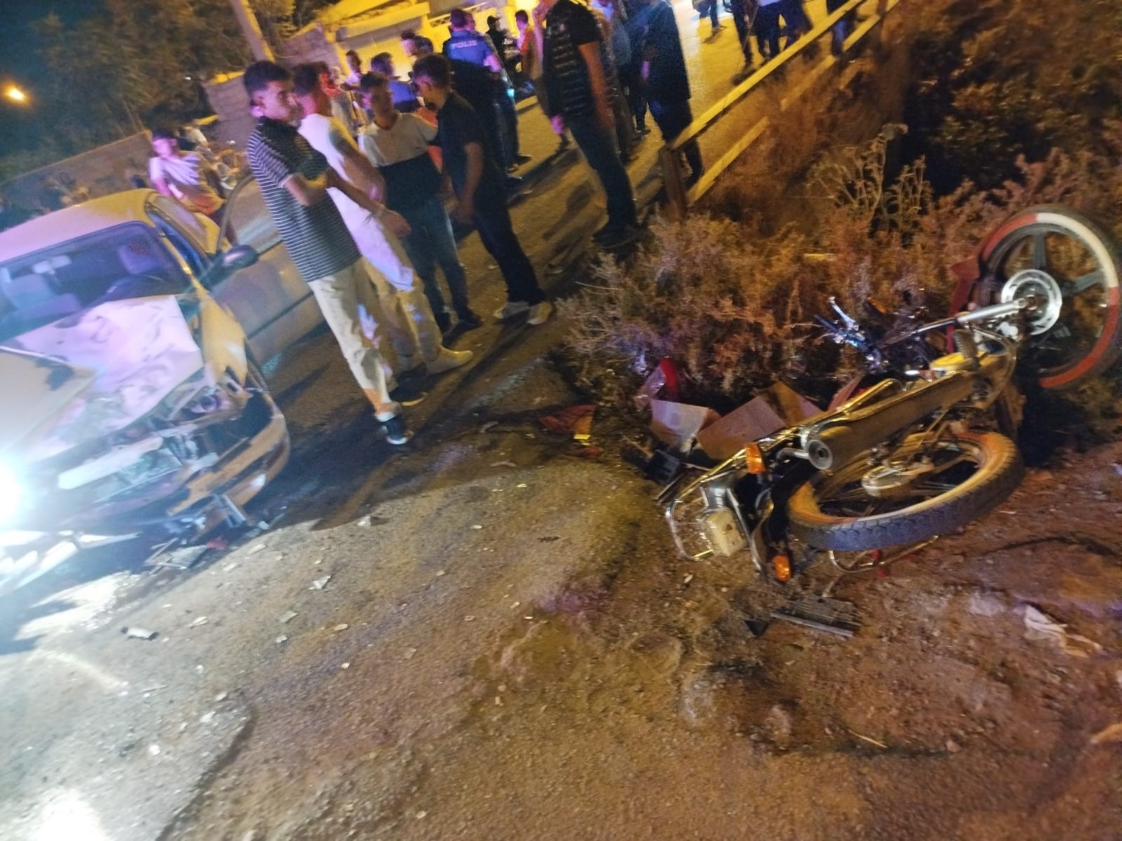 Otomobil ile motosiklet çarpıştı: 2’si ağır 3 yaralı