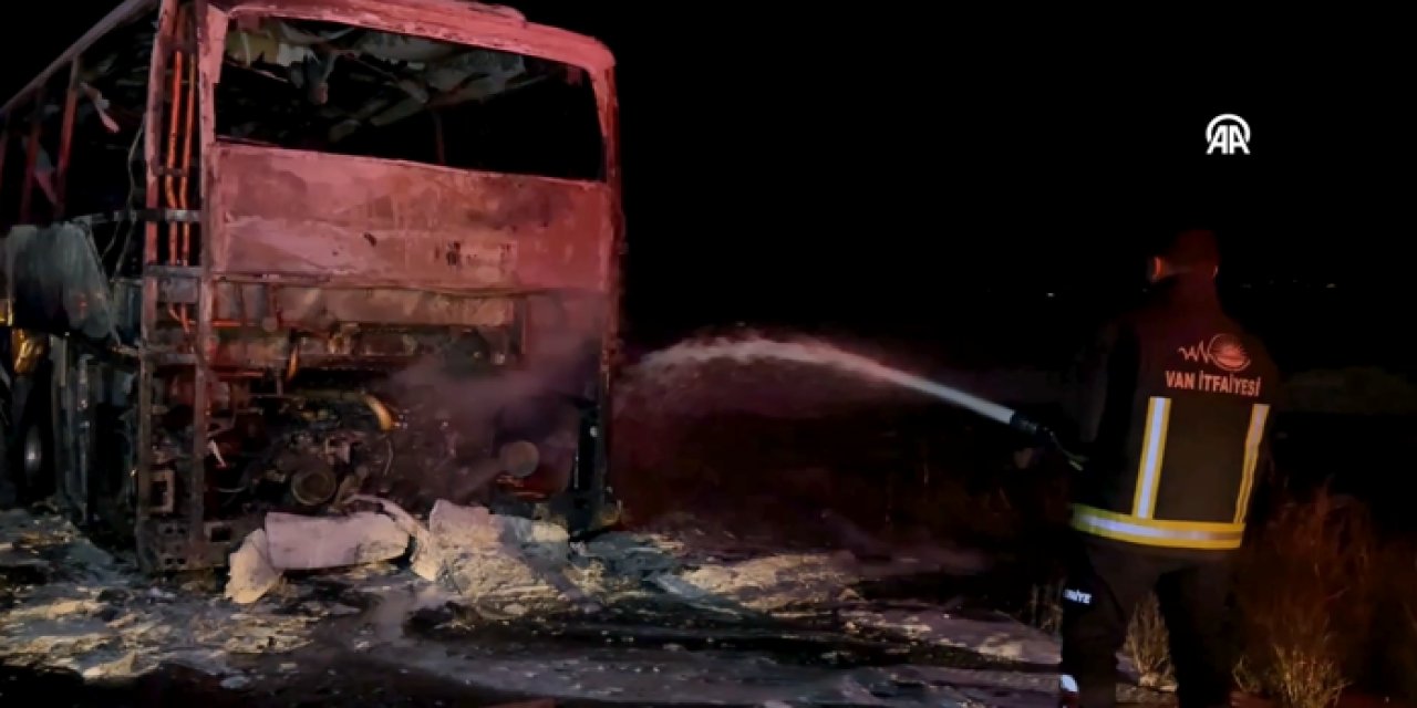 Seyir halindeki yolcu otobüsü yandı