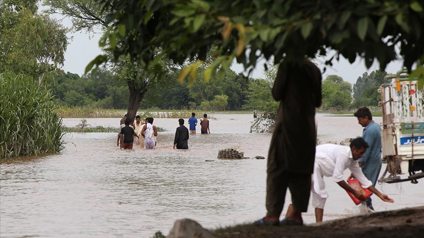 Pakistan'da 122 bin kişi tahliye edildi