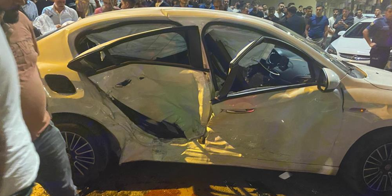 İki otomobil çarpıştı: 3 yaralı