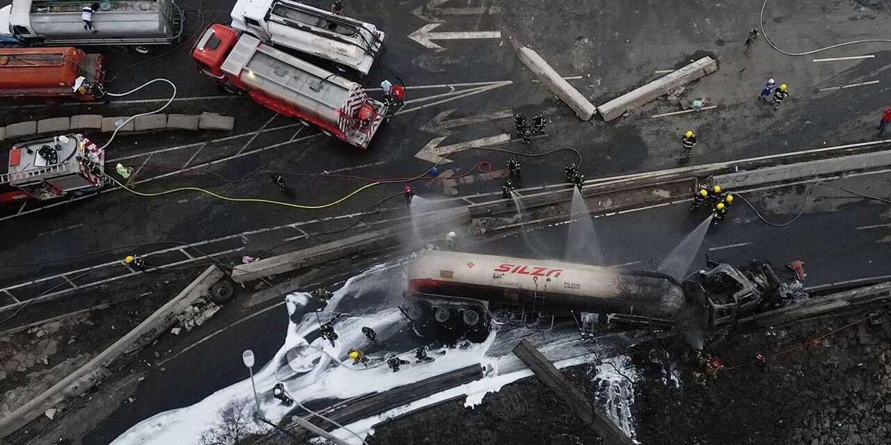 Meksika'da LPG tankeri patladı: 4 ölü, 90 yaralı