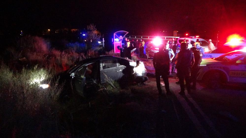 "Dur" ihtarına uymayan araç kaza yaptı: 4 yaralı