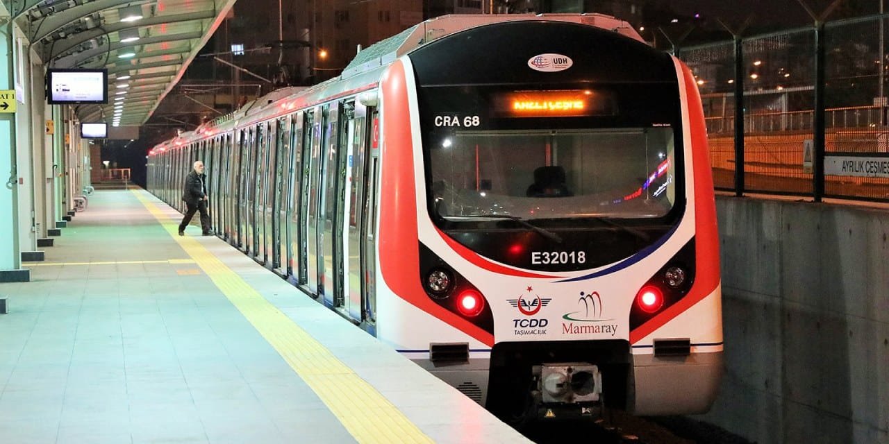 Marmaray'da bir kişi intihar etti