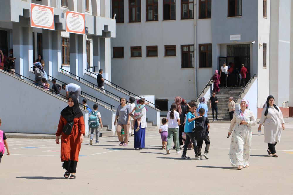 VİDEO - Diyarbakır’da okul krizi: Şehitlik İlkokulu tahliye edildi