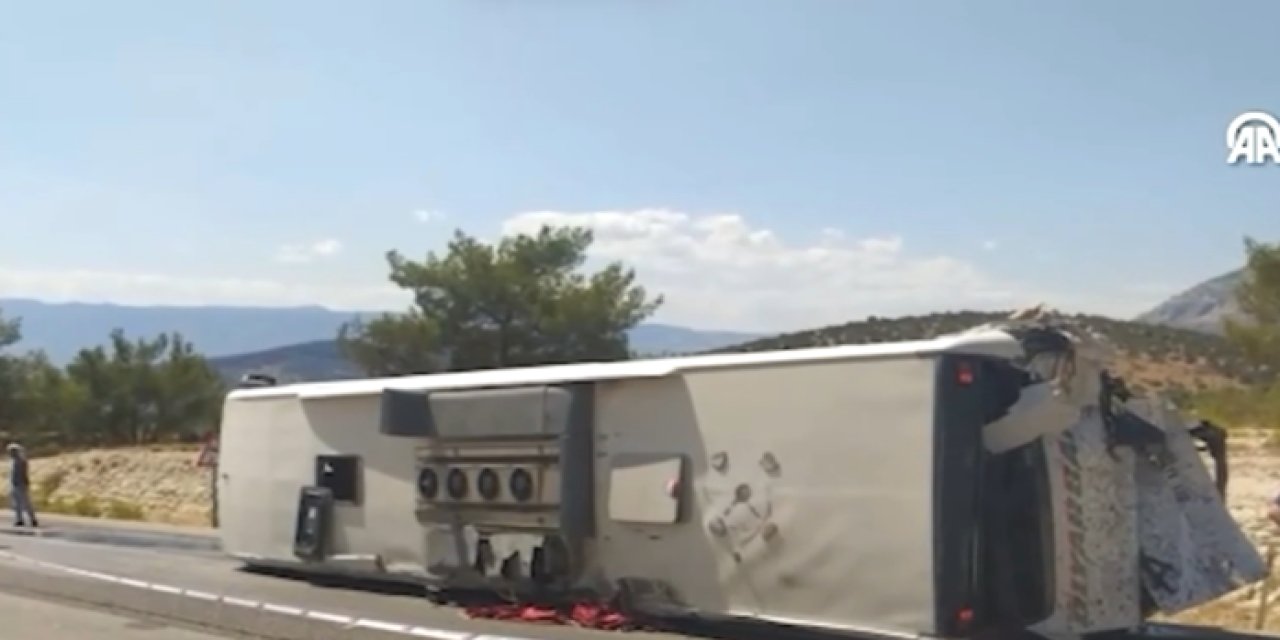 Diyarbakır otobüsüne TIR çarptı: 3 ölü