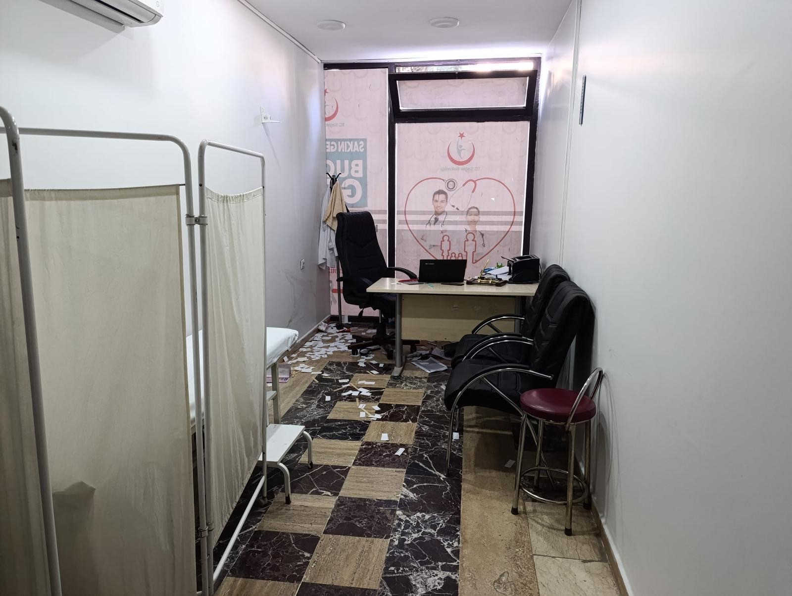 Aile hekimine hasta yakını saldırdı