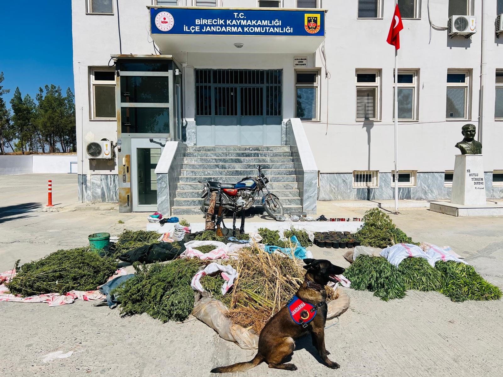 Şanlıurfa'da uyuşturucu operasyonu: 3 gözaltı
