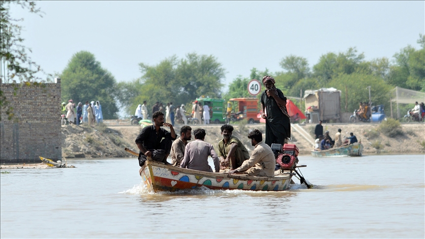 Pakistan'daki sellerde 1002 kişi hayatını kaybetti