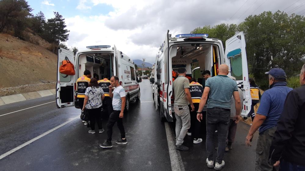 Kara yolunda feci kaza: 10 yaralı