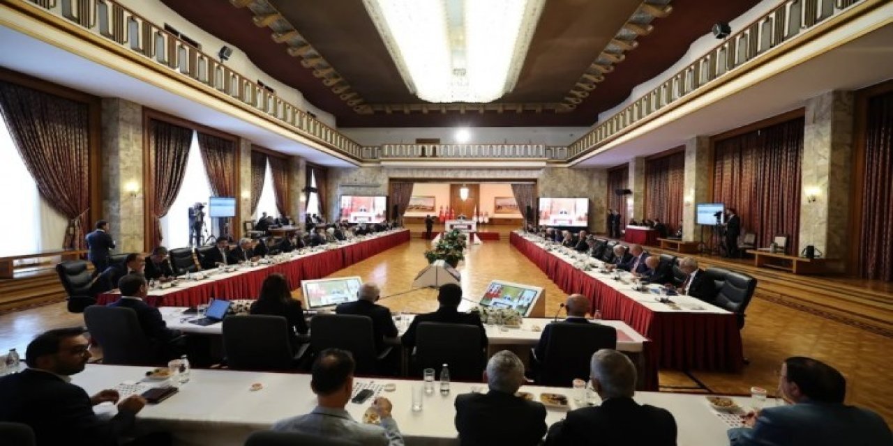 Komisyonda gerginlik: Hizbullah'a yakın dernek konuştu, DEM Parti salonu terk etti