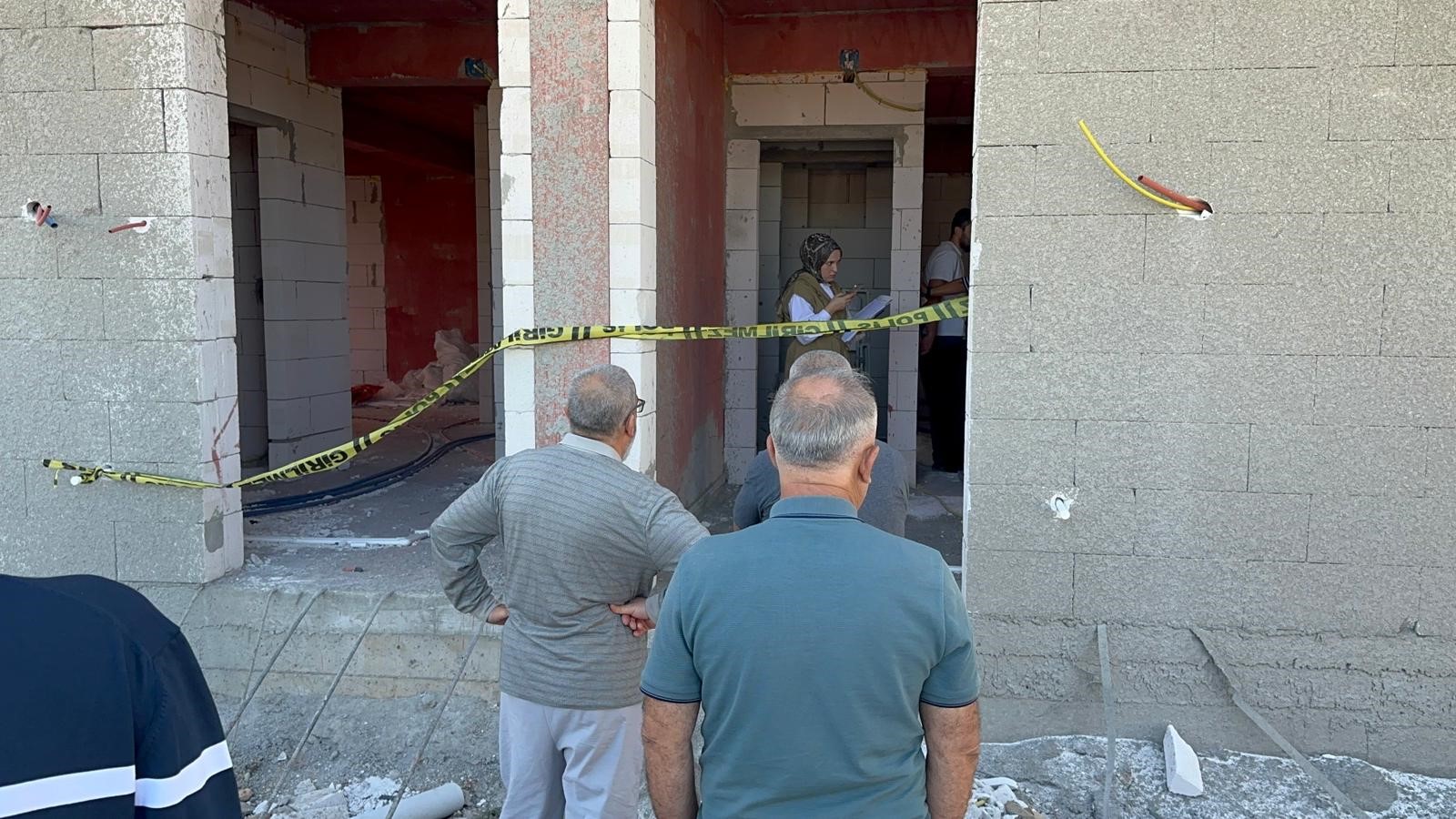 İnşaat bekçisi, çalıştığı inşaatın içerisinde ölü bulundu