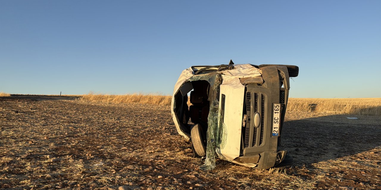 Diyarbakır'da otomobil ile servis çarpıştı: 8 öğrenci yaralandı