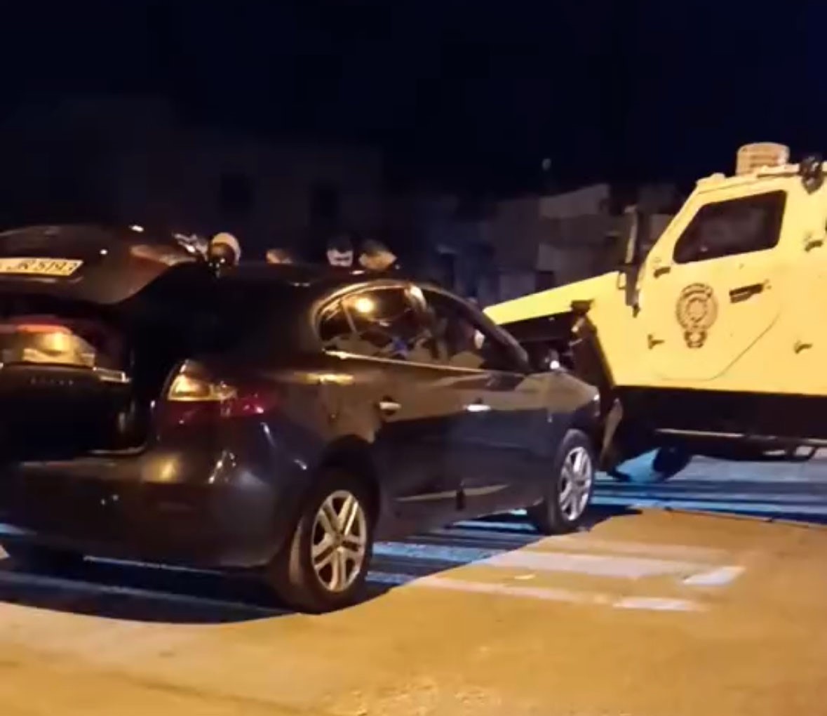 Zırhlı araç ile otomobil çarpıştı: 2 yaralı