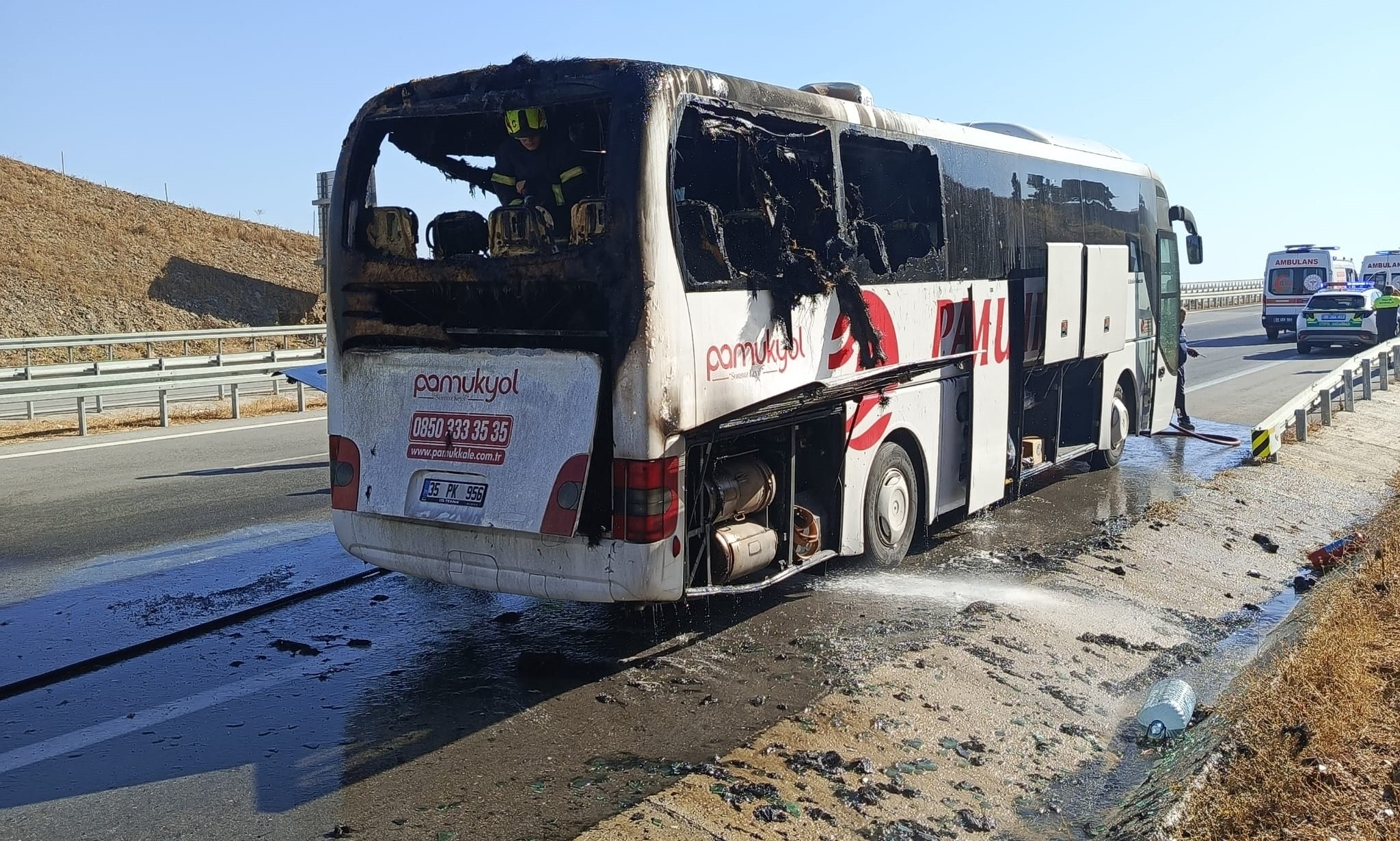 Yolcu otobüsü alevlere teslim oldu