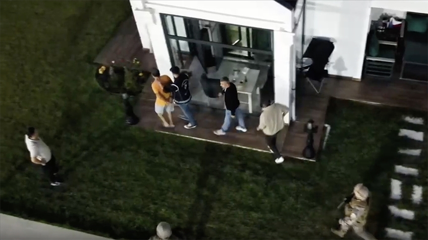 Yabancılara usulsüz vatandaşlık operasyonu: 104 gözaltı