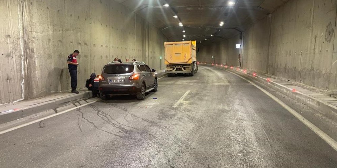 Otomobil ile kamyon çarpıştı: 2 yaralı