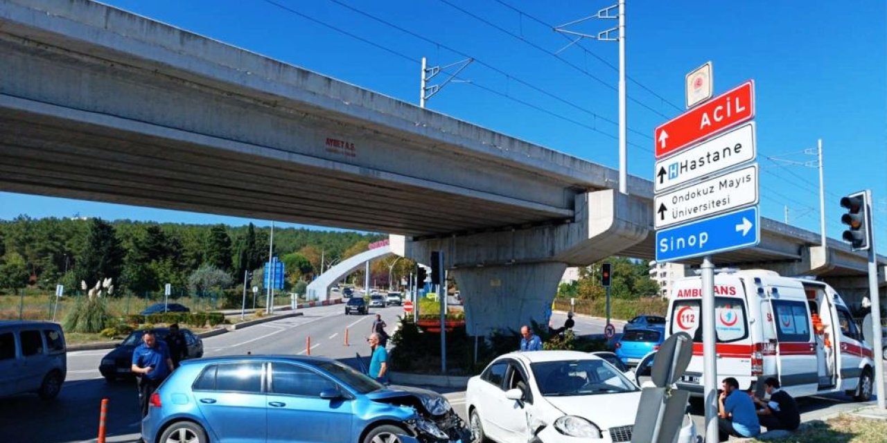 Otomobiller çarpıştı: 4 yaralı