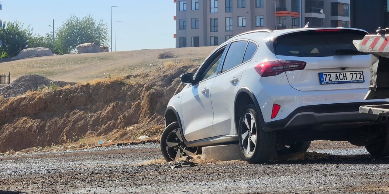 Batman'da otomobil rögara çıktı