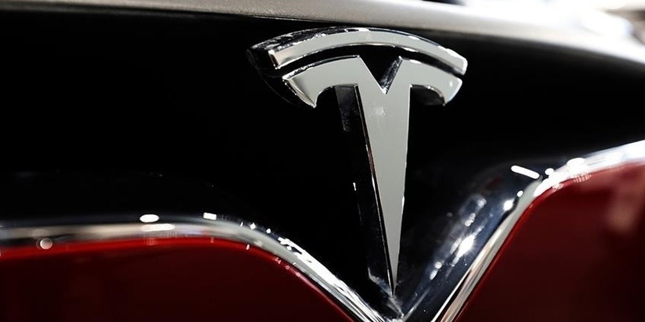 Tesla geri adım attı: Kritik özellik araçlardan kaldırılıyor!