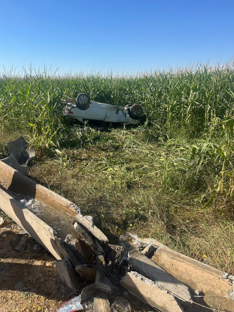 Otomobil devrildi: 1 ölü, 1 yaralı