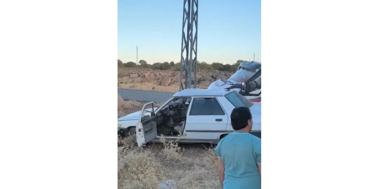 Otomobil ile kamyonet çarpıştı: 2 yaralı