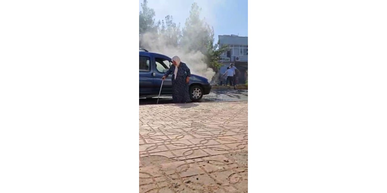 VİDEO - Diyarbakır’da hareket halindeki araç alev aldı