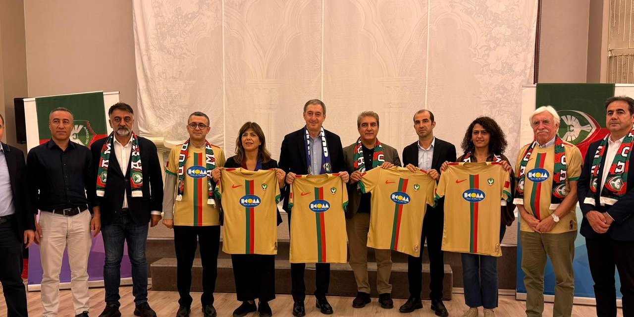 Amedspor Yönetimi’nden DEM Parti Eş Genel Başkanı’na Forma